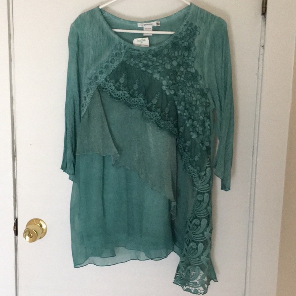 Breezy 3/4 sleeve tunic in teal.
